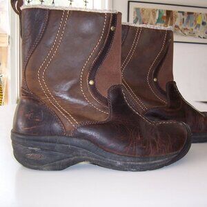 Keen Slip-On Boot Size Water Repellent Size  9.5